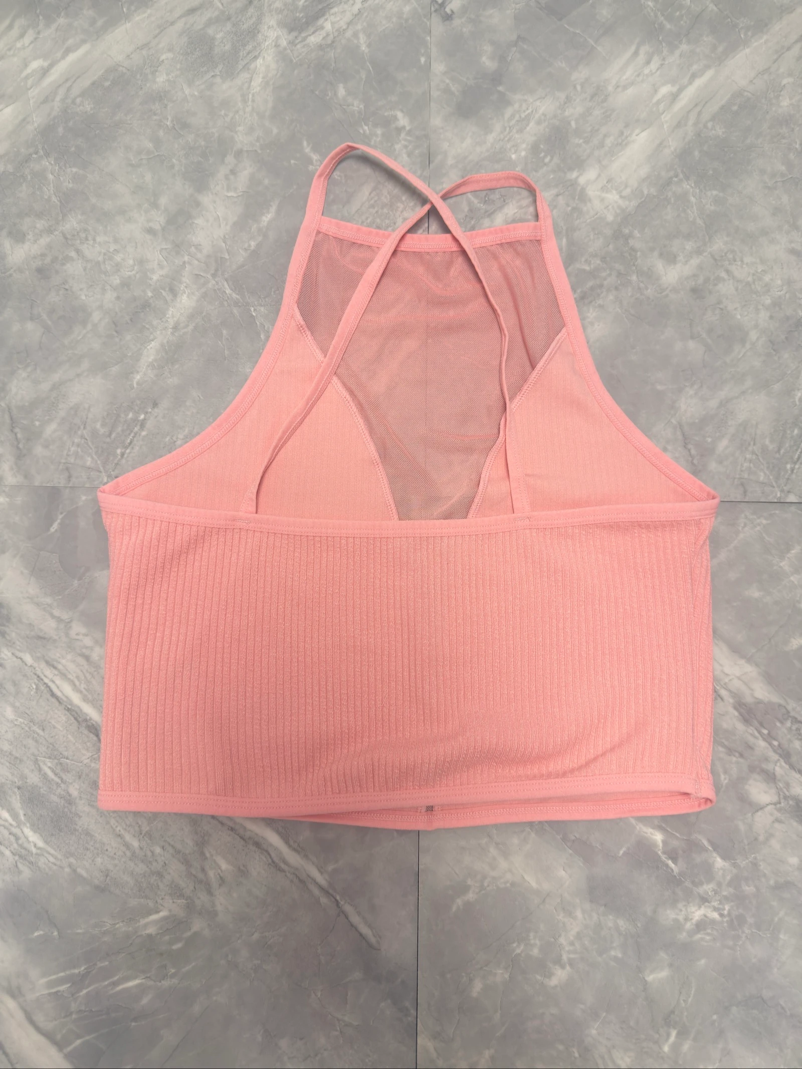 Haut court rose en côtes avec détail de maille dans le décolleté | Taille L – photo 5